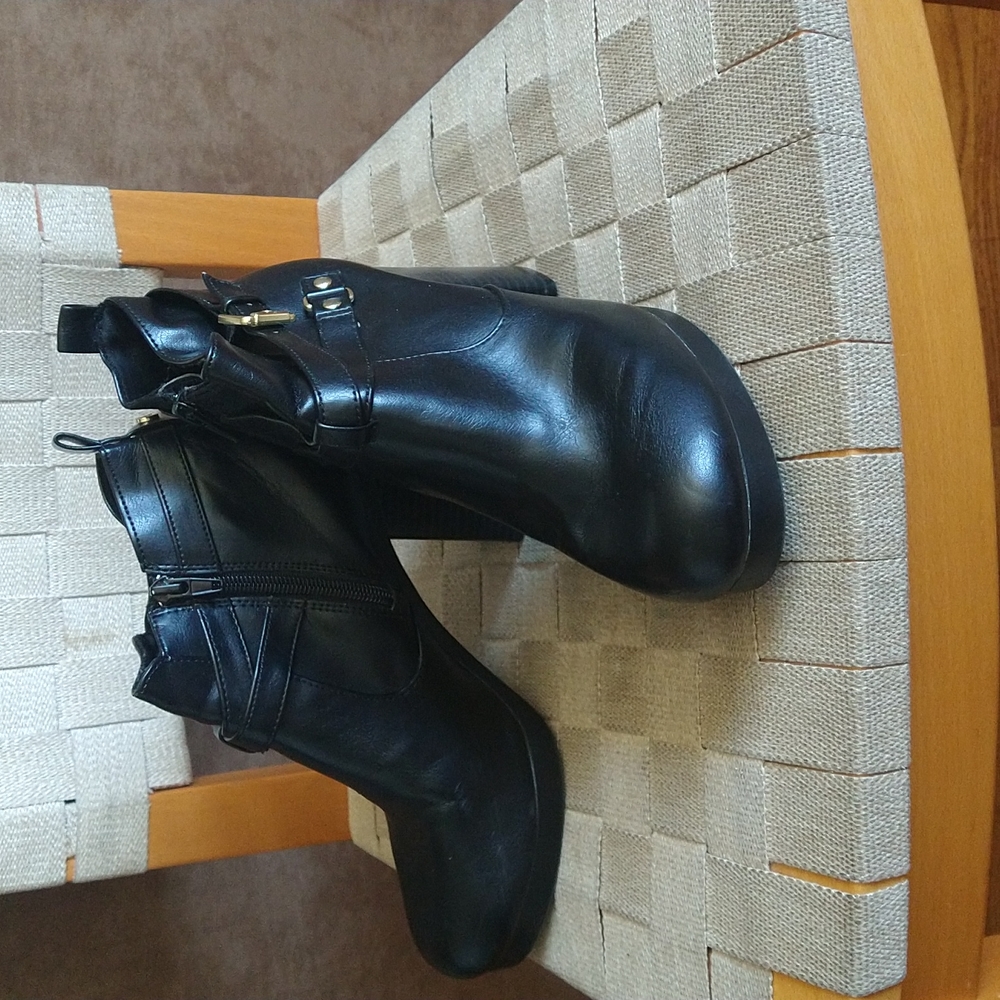 Boots - Picture 4 of 10